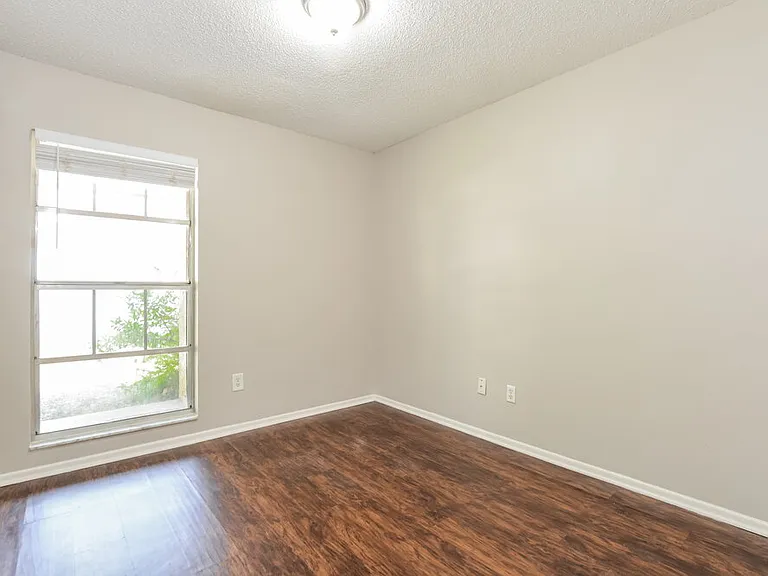 1177 La Mesa Ave — Photo 13