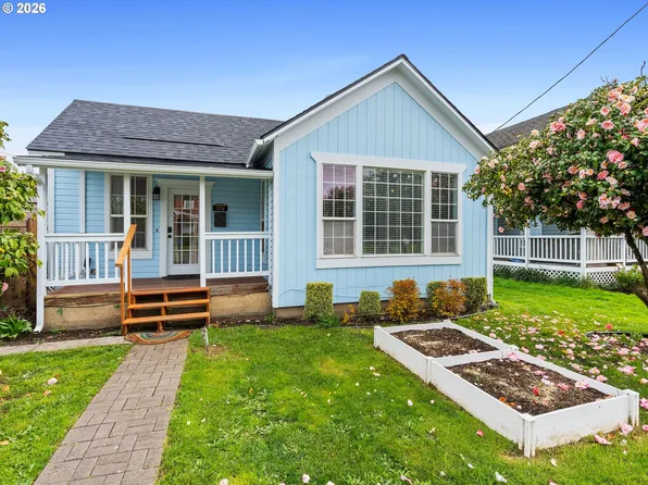 204 S Main St, Aurora, OR 97132