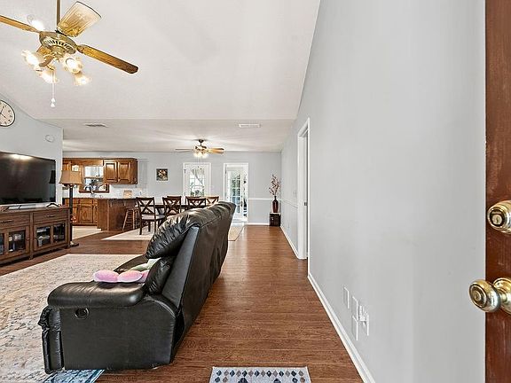 5th image of 5629 Raintree Trce