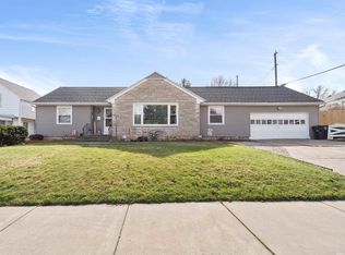 1608 Poinsette Dr, Fort Wayne, IN 46808