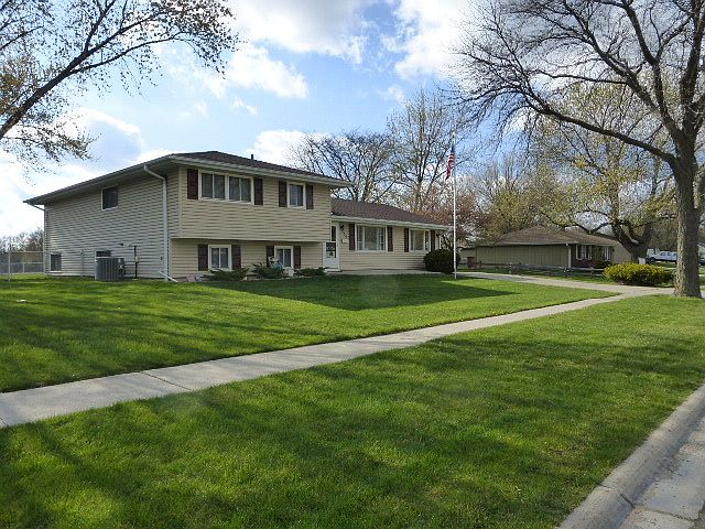 1st image of 330 Marie Ln