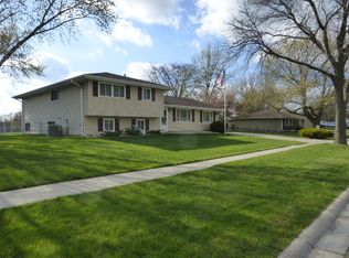 330 Marie Ln, Schaumburg, IL