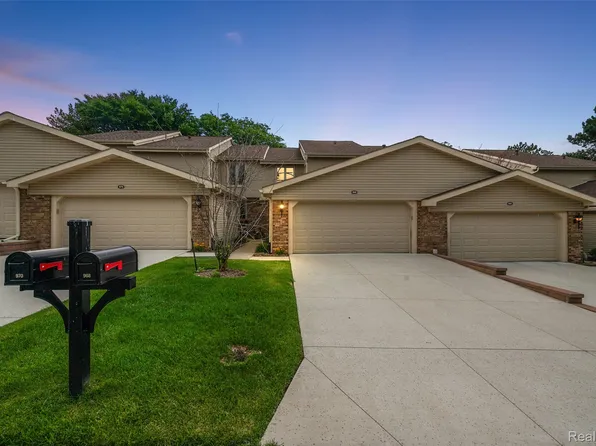 968 Golfview Ct, Rochester, MI 48307