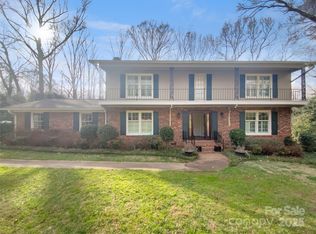 6813 Linda Lake Dr, Charlotte, NC 28215