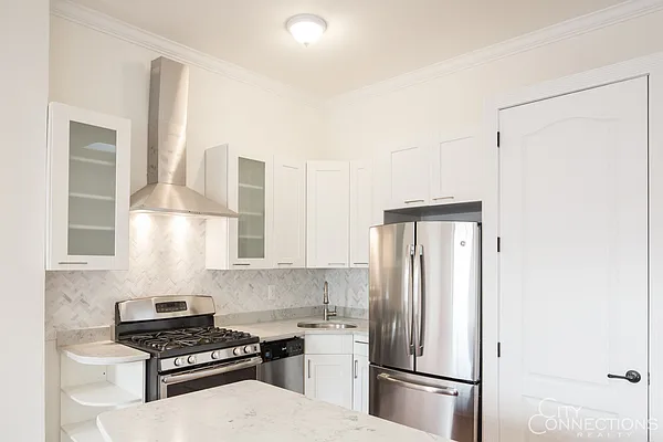 Rented by City Connections Realty | media 7