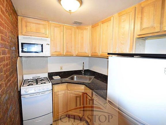 3rd image of 49 W 74th St APT 4