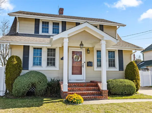 402 S. 1st Street, Lindenhurst, NY 11757