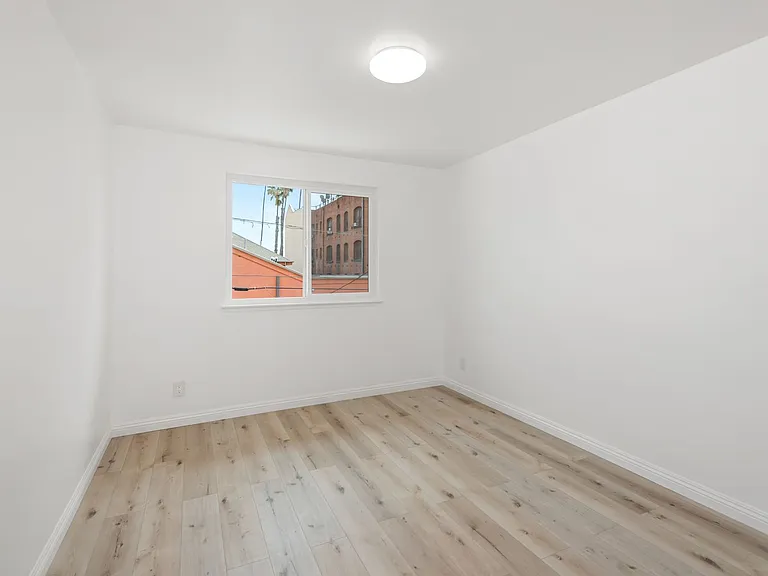 1555 S Saint Andrews Pl — Photo 9