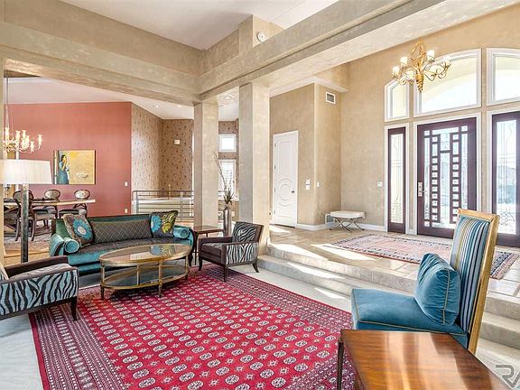3rd image of 324 W Laquinta Cir