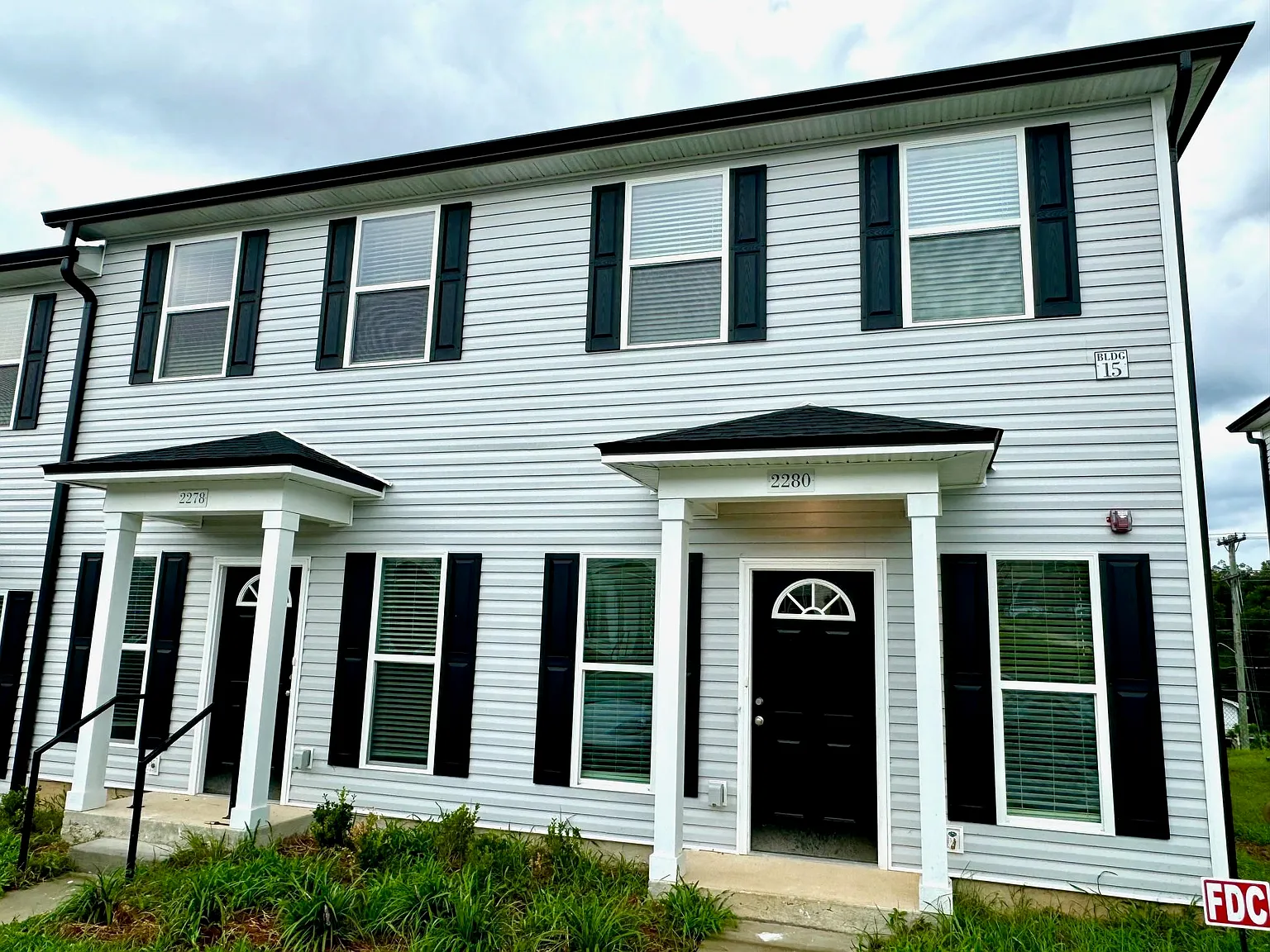 3 bed, 3.0 bath, 1280 sqft, $1,650 — Photo 1