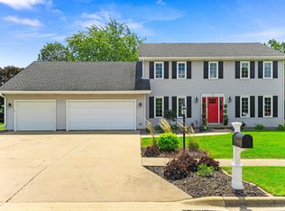 4 Somerset Ct, Washington, IL 61571