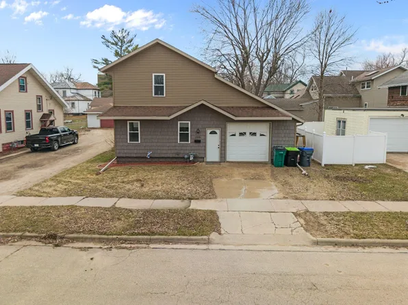 206 E Spring St, New London, WI 54961