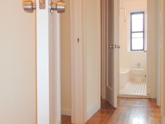 5th image of 278 E 240th St
