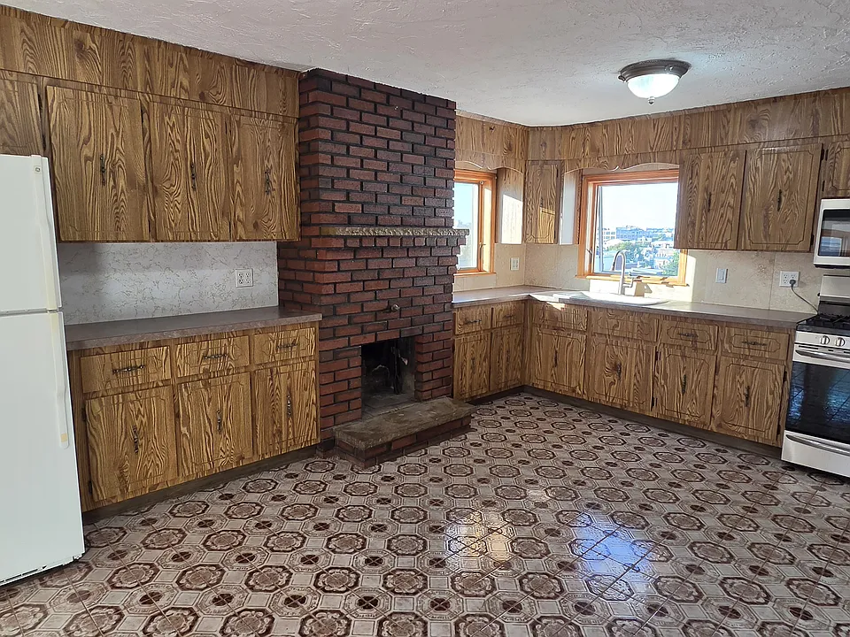 172 Webster St #2