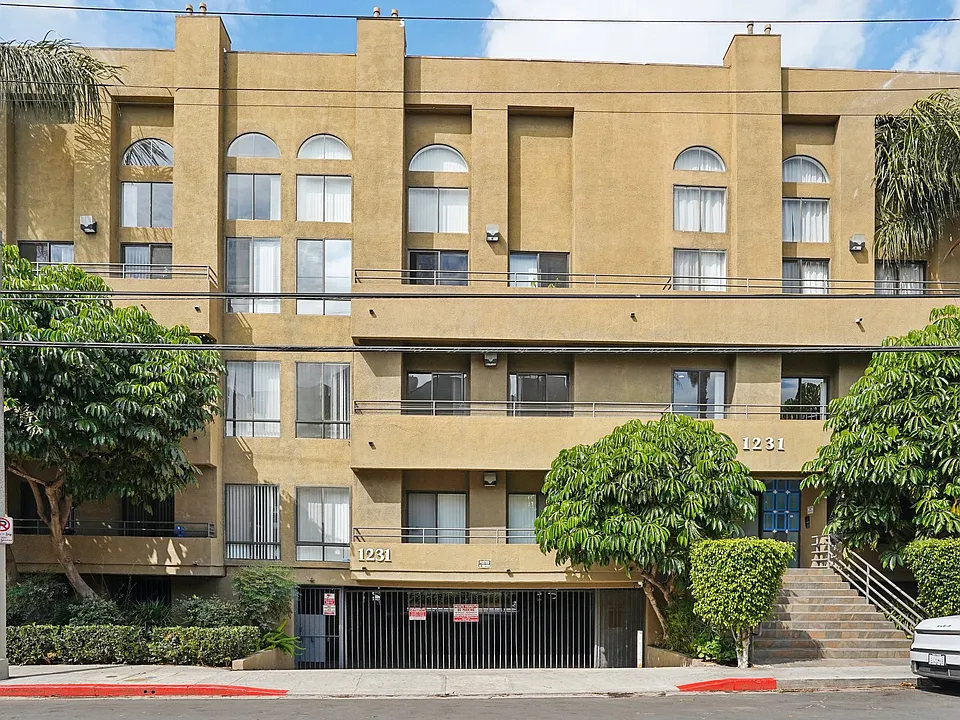 Las Palmas Apartments