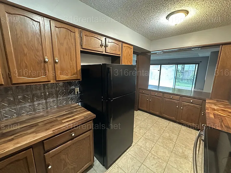 866 N Nims Ave — Photo 9