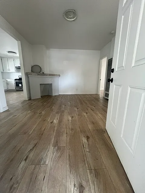 3 bed, 1200 sqft, $3,095 — Photo 2
