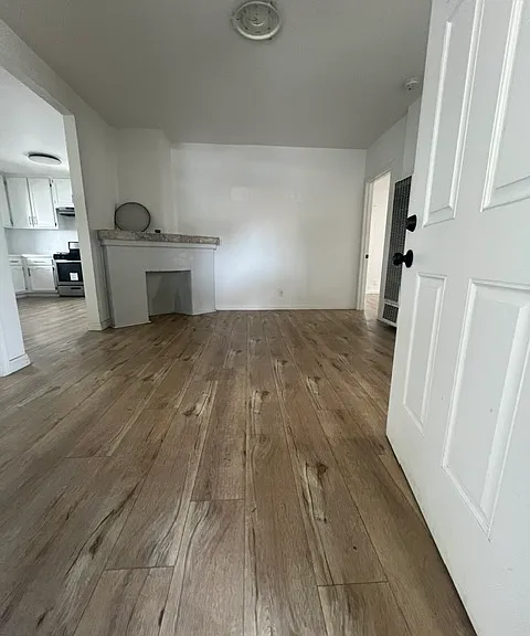 1449 W 35th Pl #1449 — Photo 2