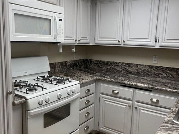 4th image of 600 Central Ave APT 390