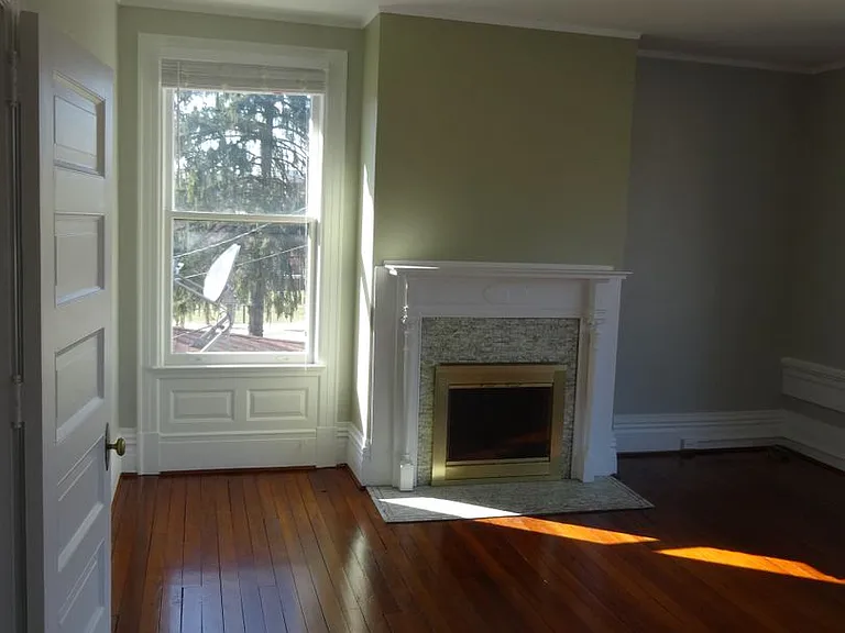 220 Graham St — Photo 8