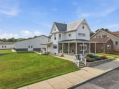 Renovated 3BR Pet-Friendly Home, Yard, Patio! Garage Option Available — Photo 2