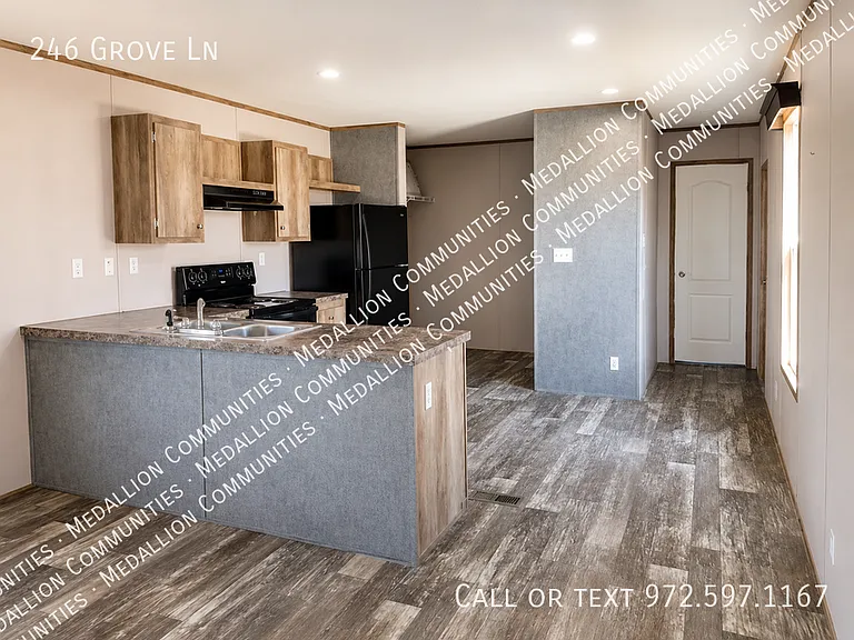 246 Grove Ln — Photo 3