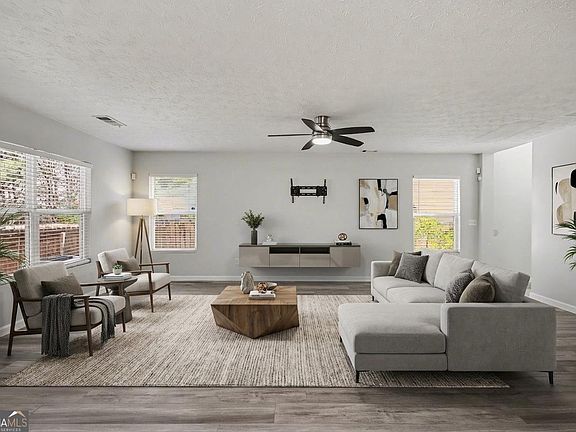 4th image of 301 Silver Spring St