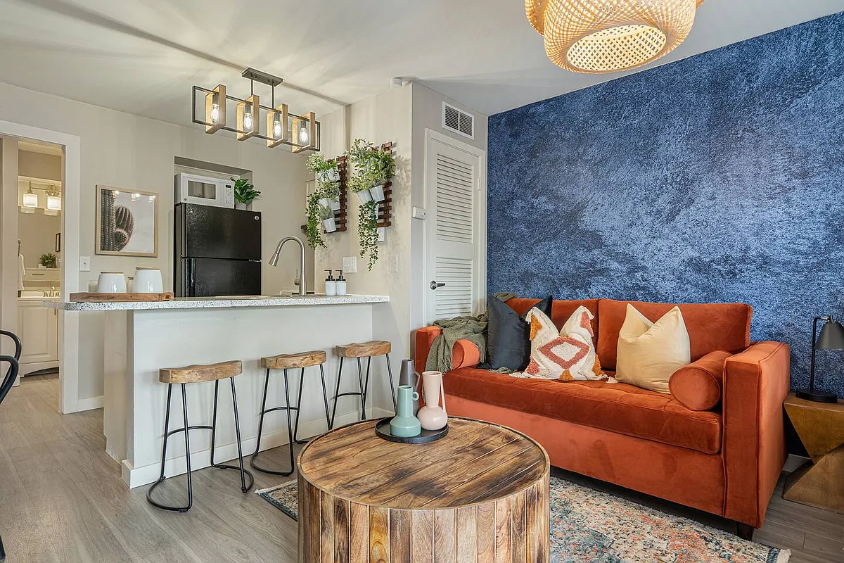 Building Photo - 6811 Great Northern Blvd #K