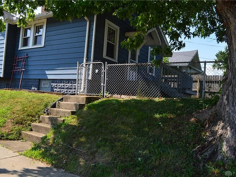 2752 Springmont Ave — Photo 23