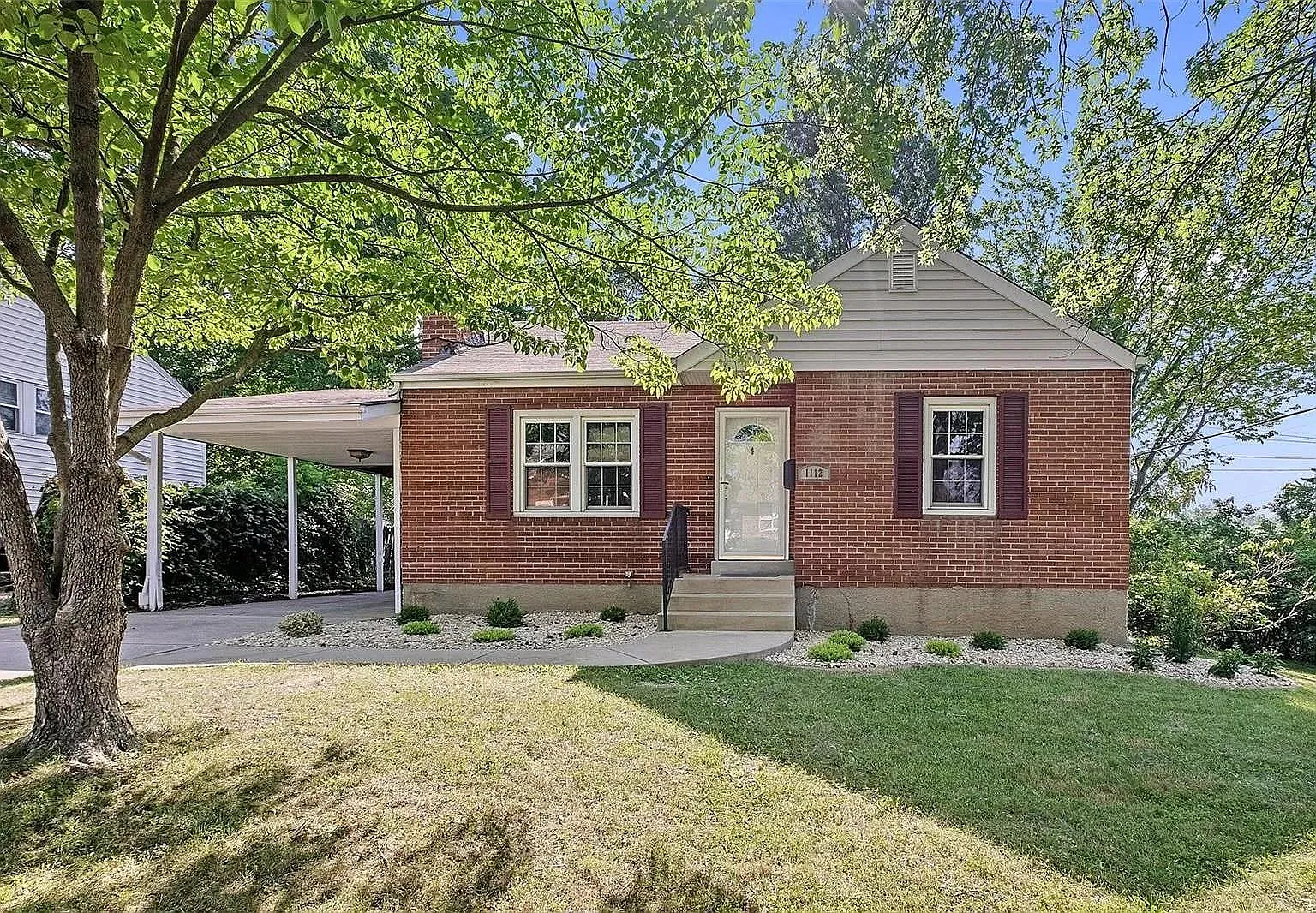 3 bed, 1.5 bath, 1756 sqft, $3,000 — Photo 1