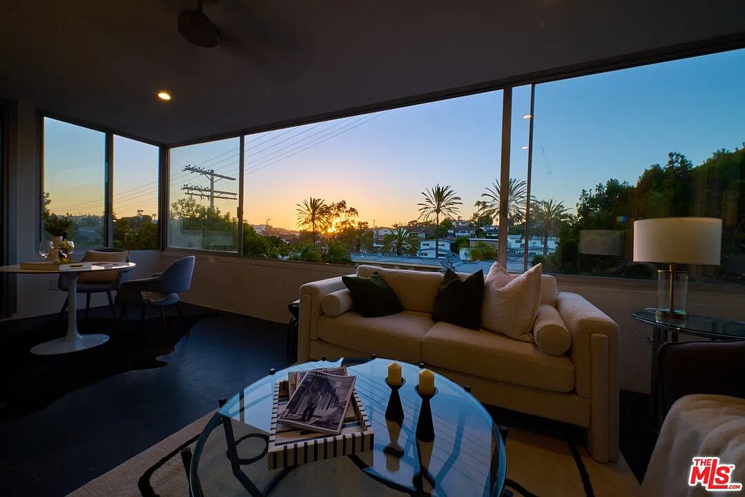 2 bed, 2.0 bath, 1382 sqft, $4,250 — Photo 3