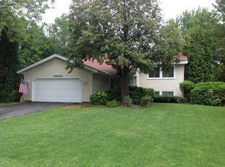 595 Spring Hill Rd, Vadnais Heights, MN 55127