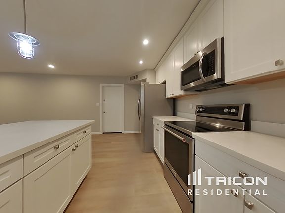 5th image of 10630 N 33rd Ave