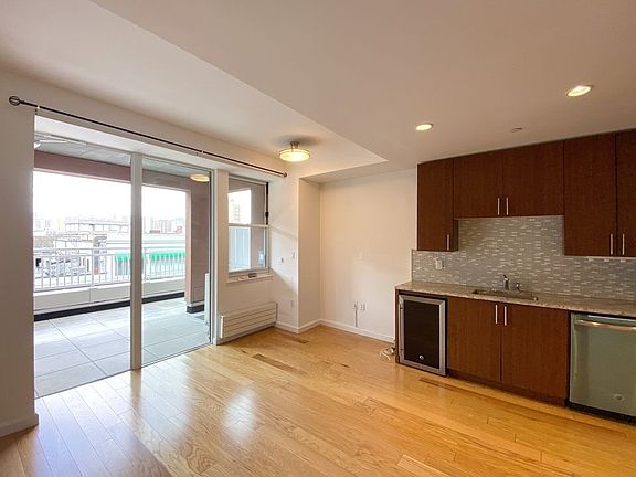 2nd image of 50 Oceana Dr W #3H