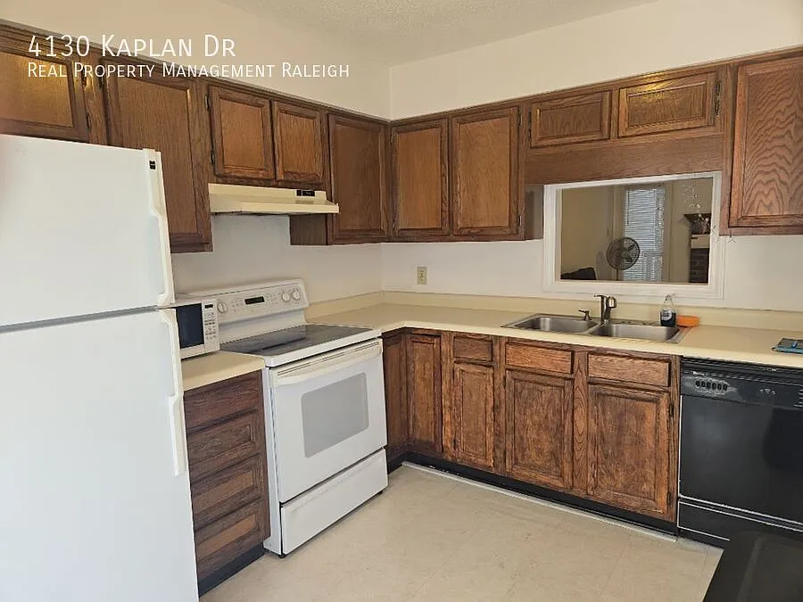 2 bed, 2.5 bath, 1150 sqft, $1,495 — Photo 2