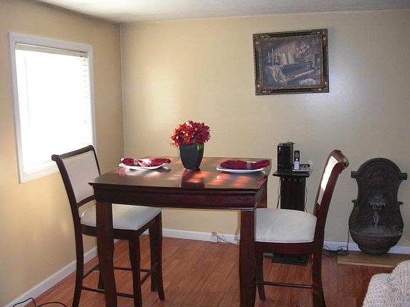 5th image of 212 Rose Cir