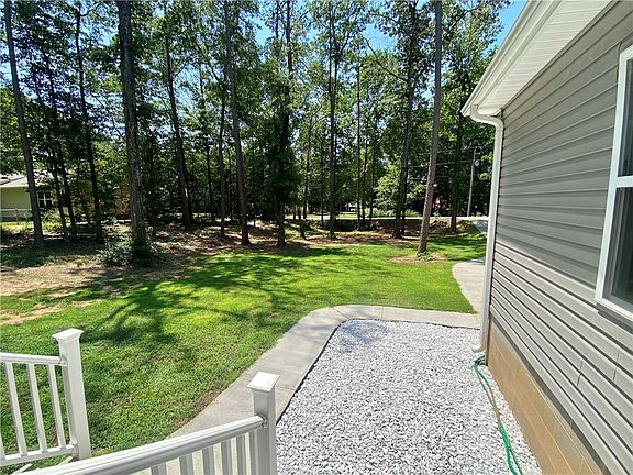 4th image of 121 Horseshoe Dr