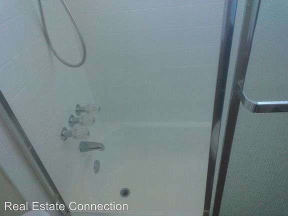 5th image of 23015 Madison St APT 01