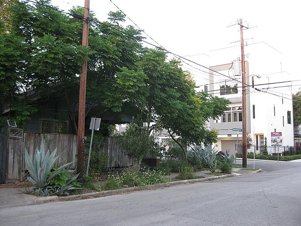 1st image of 702 Hyde Park Blvd