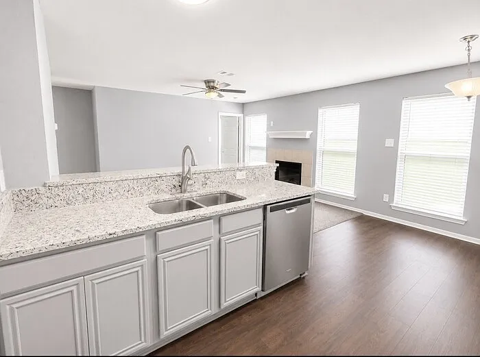 316 California Dr — Photo 3