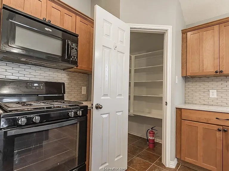 936 Whitewing Ln — Photo 9