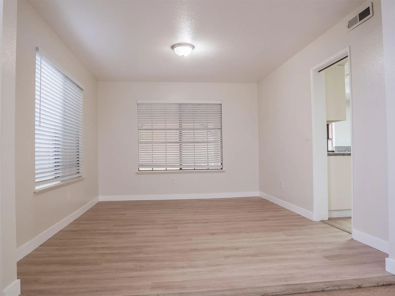 3116 Wellington Dr — Photo 4