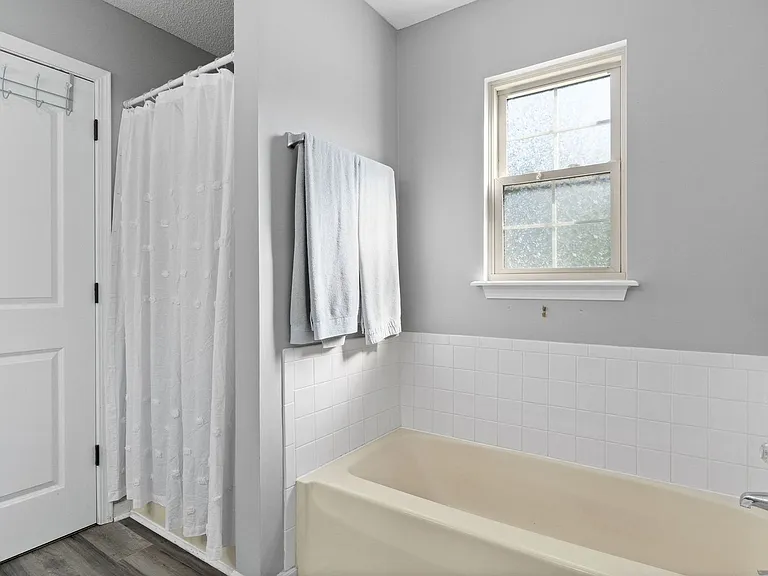 1898 Roscoe Dr — Photo 15