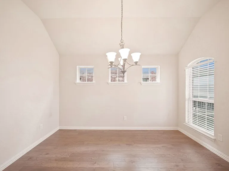 2306 Lucerne Dr — Photo 10