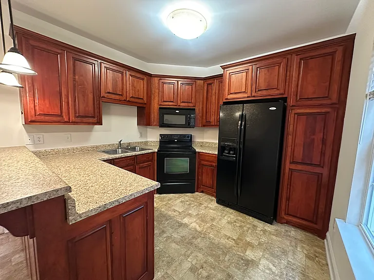 122 Crown Point Dr #4 — Photo 7