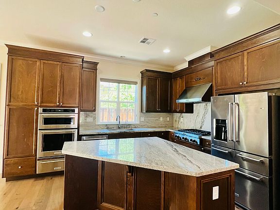 3rd image of 3024 Sonsilla Ln