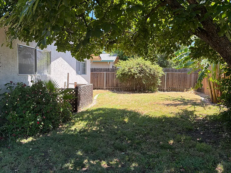 Quincy Dr — Photo 3