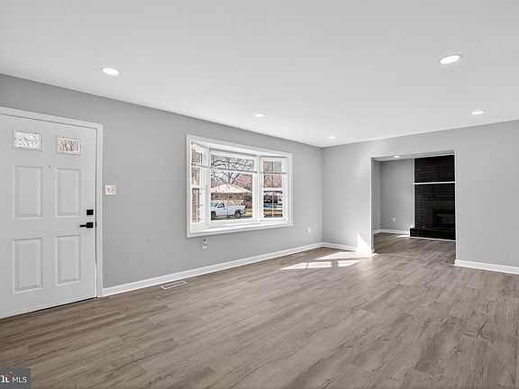 5th image of 9604 Middleridge Ct