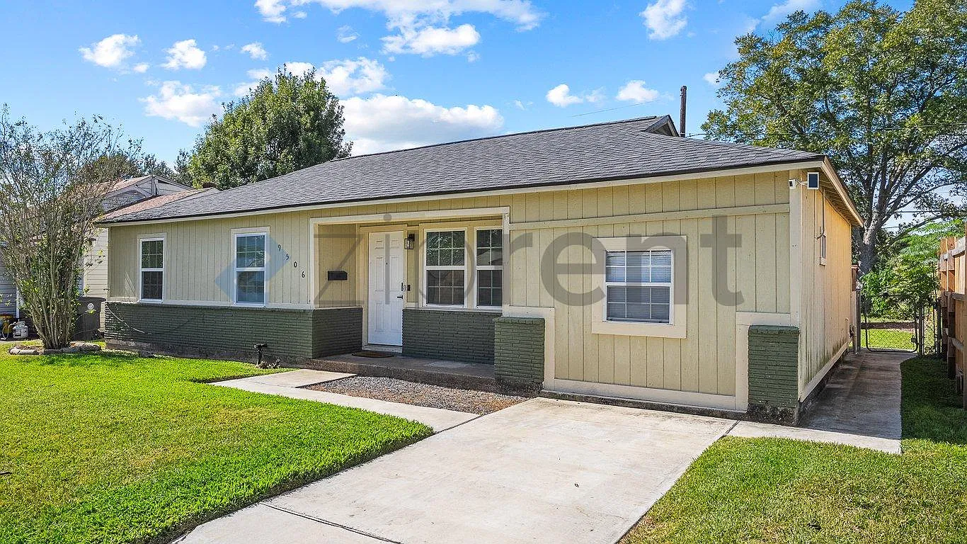 4 bed, 1316 sqft, $1,960 — Photo 1