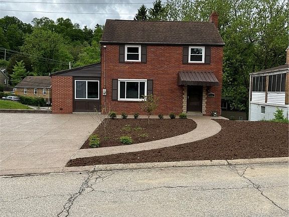 2nd image of 1446 White Oak Dr